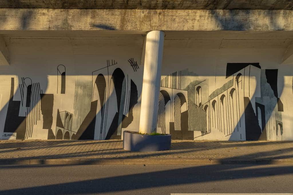 "Architectural Figures in Linear Perspective" by Ztwins in Porto