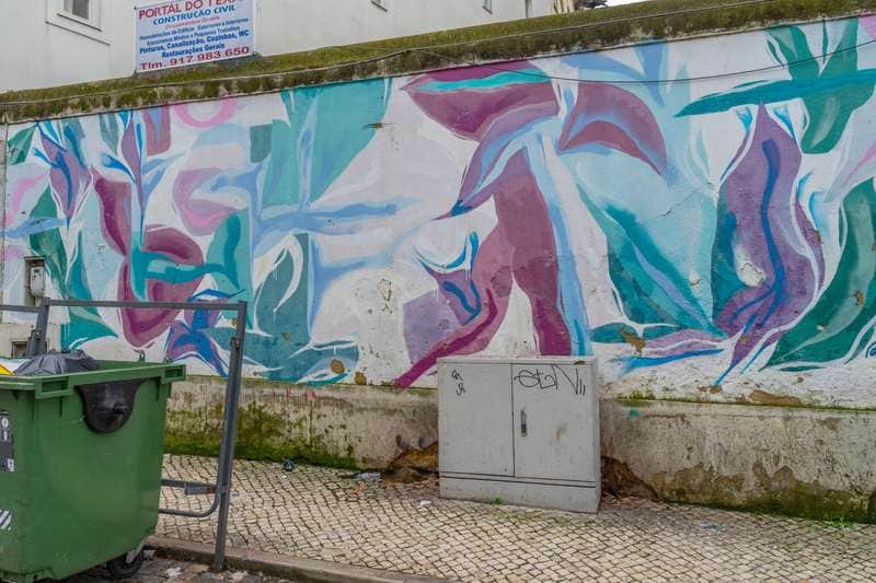 "Encostado A Parede" by Colors'G in Lisbon