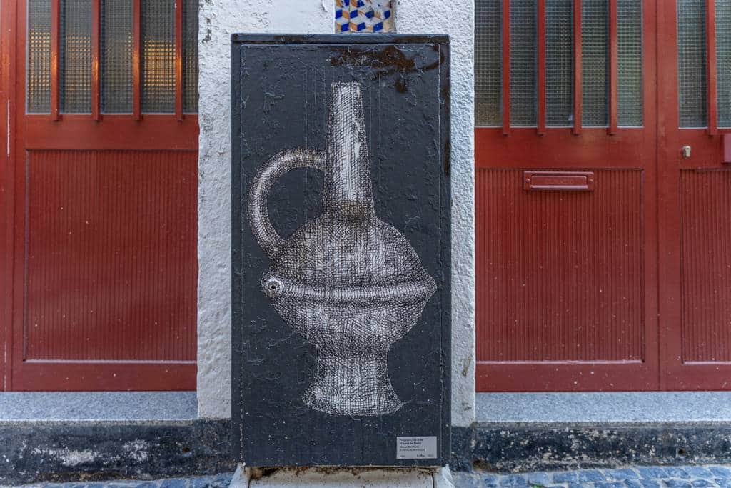 "Surreal Floating Head with Antenna" in Porto