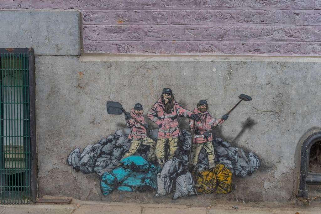 "Le charme de l'uniforme" by Jaune in Brussels