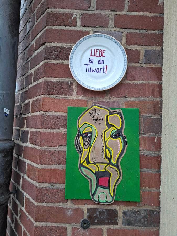 "Love is a Virtue - Street Art Duo" by fraujule* in Hamburg