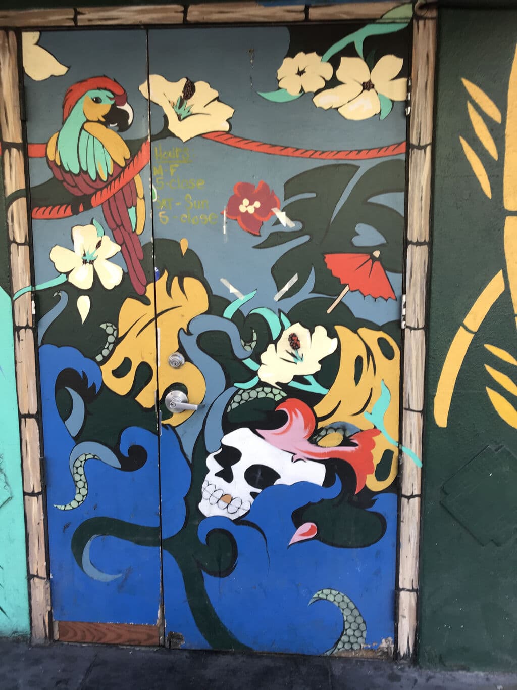 "Parrots and skulls" in Telegraph Hill, San Francisco